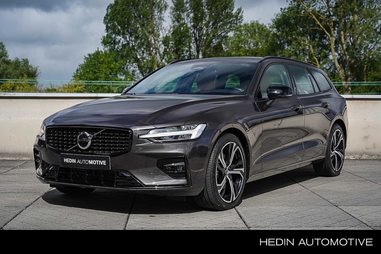 Volvo V60 - B4 Ultimate Dark Automaat 197pk Google Infotainment | Leerpakket| Geventileerde Stoelen |E - AutoWereld.nl