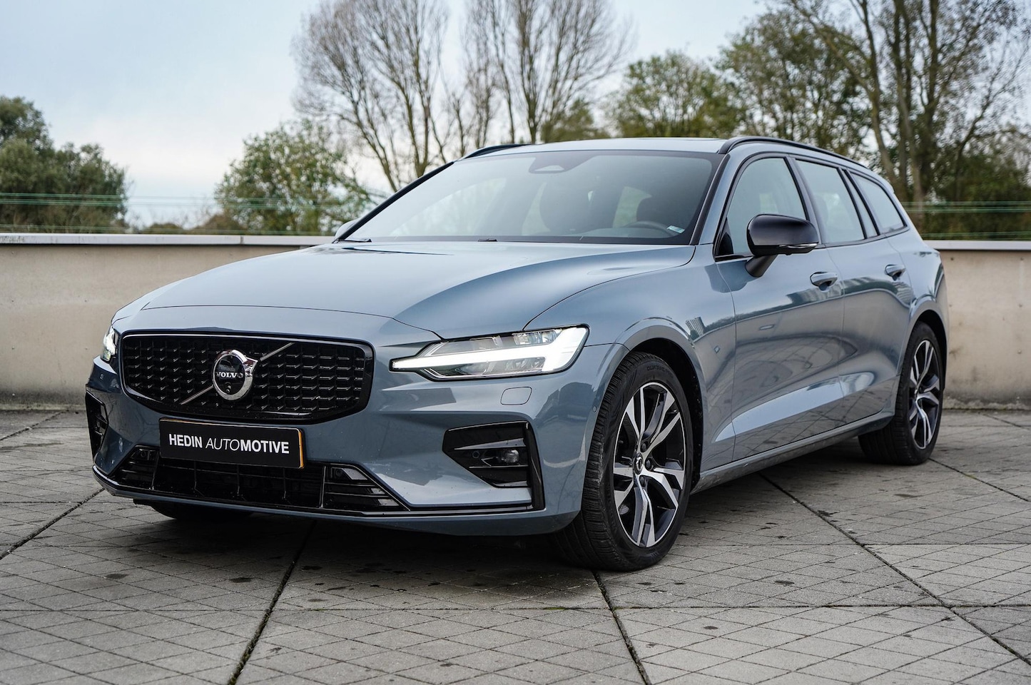 Volvo V60 - 2.0 B3 Ultimate Dark Verwarmbare voorstoelen | 360 Parkeercamera | Panoramadak | Harman/Ka - AutoWereld.nl