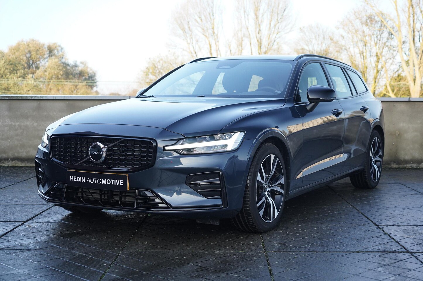 Volvo V60 - 2.0 B4 Plus Dark | Pilot Assist | Google Infotainment | Elektrisch Verstelbare Voorstoelen - AutoWereld.nl