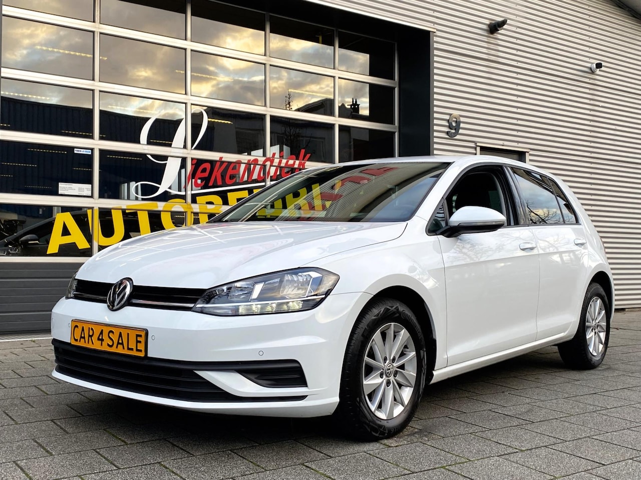 Volkswagen Golf - 1.0 TSI Trendline BMT - Airco I Sport velgen I LED I PDC I 126.000 KM Dealer onderhouden - AutoWereld.nl