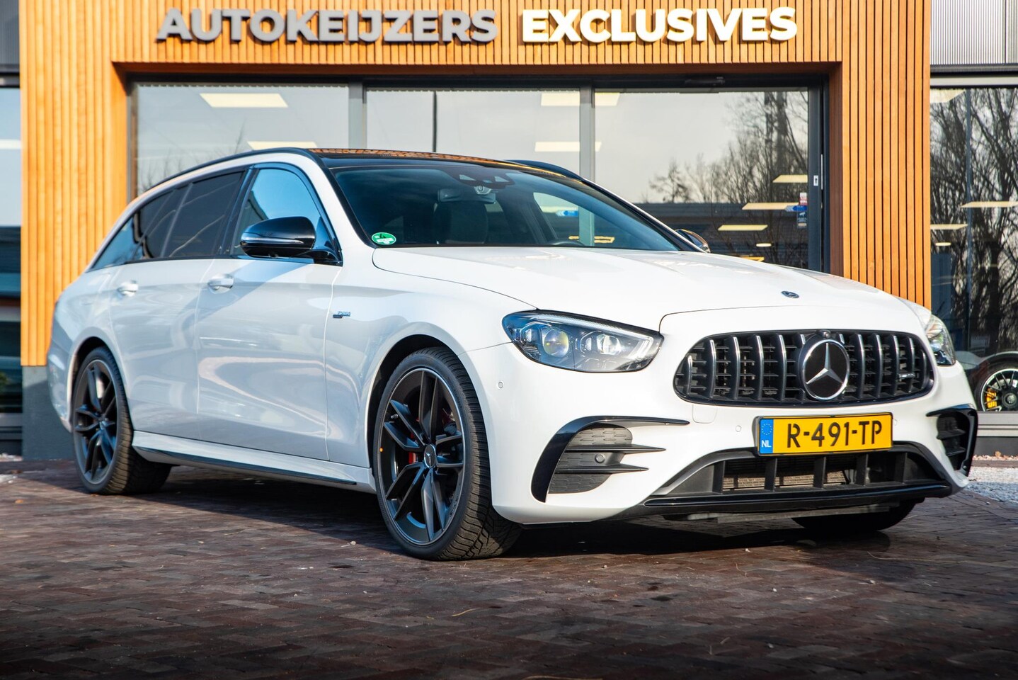 Mercedes-Benz E-klasse Estate - 53 AMG 4MATIC Premium 360 Cam Panodak Burmester Ambient 360 Cam Leer Alcantara ACC Dode Ho - AutoWereld.nl