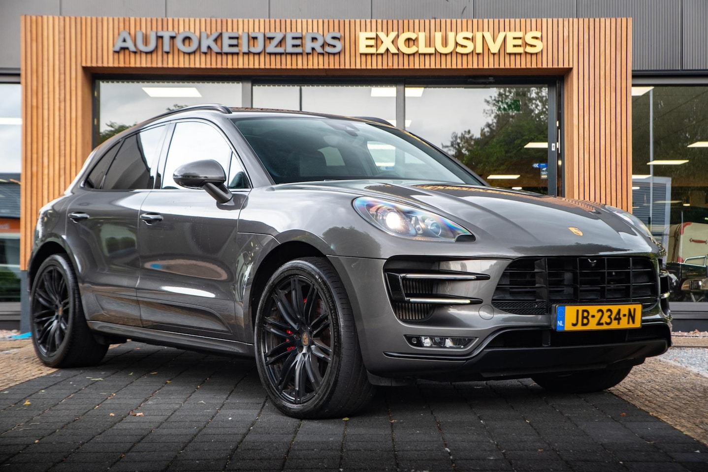 Porsche Macan - 3.6 Turbo 400PK Panodak SportChrono PASM Luchtvering 21” LM - AutoWereld.nl