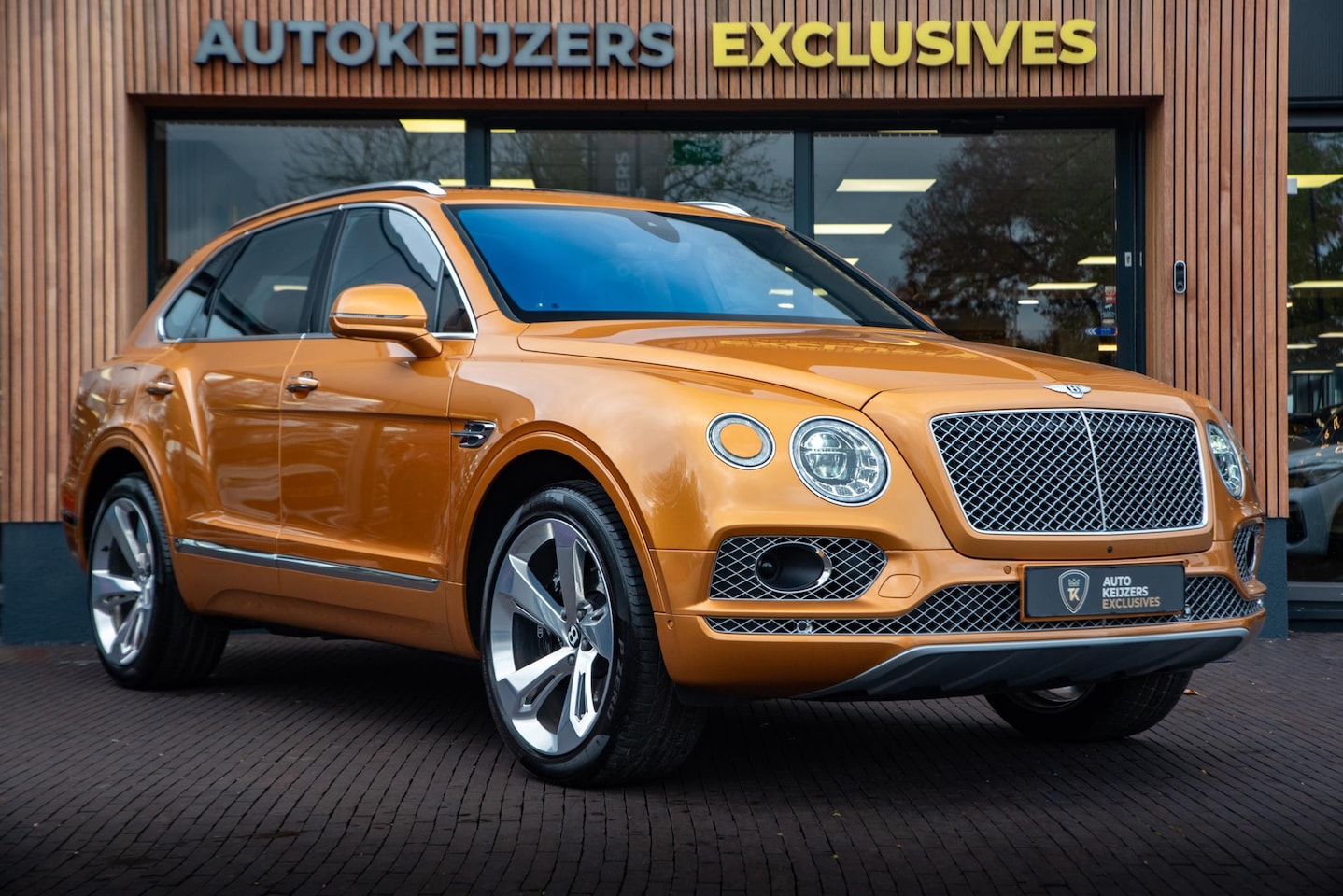 Bentley Bentayga - 6.0 W12 Panodak 360Cam Luchtvering Entertainment ACC 22 - AutoWereld.nl