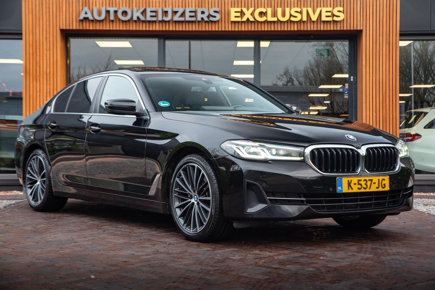 BMW 5-serie - 518d High Executive Edition Panodak Cruise Leer Stoelverw. PDC Memory DAB+ Trekhaak - AutoWereld.nl