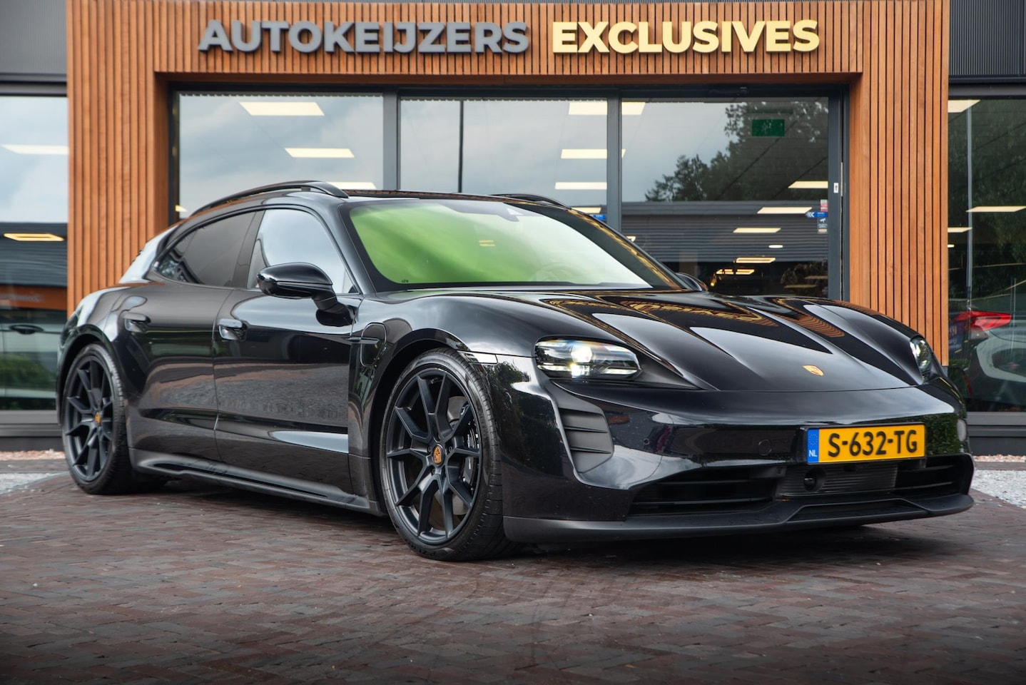 Porsche Taycan Sport Turismo - GTS 93 kWh Panodak Leer Memory Bose - AutoWereld.nl