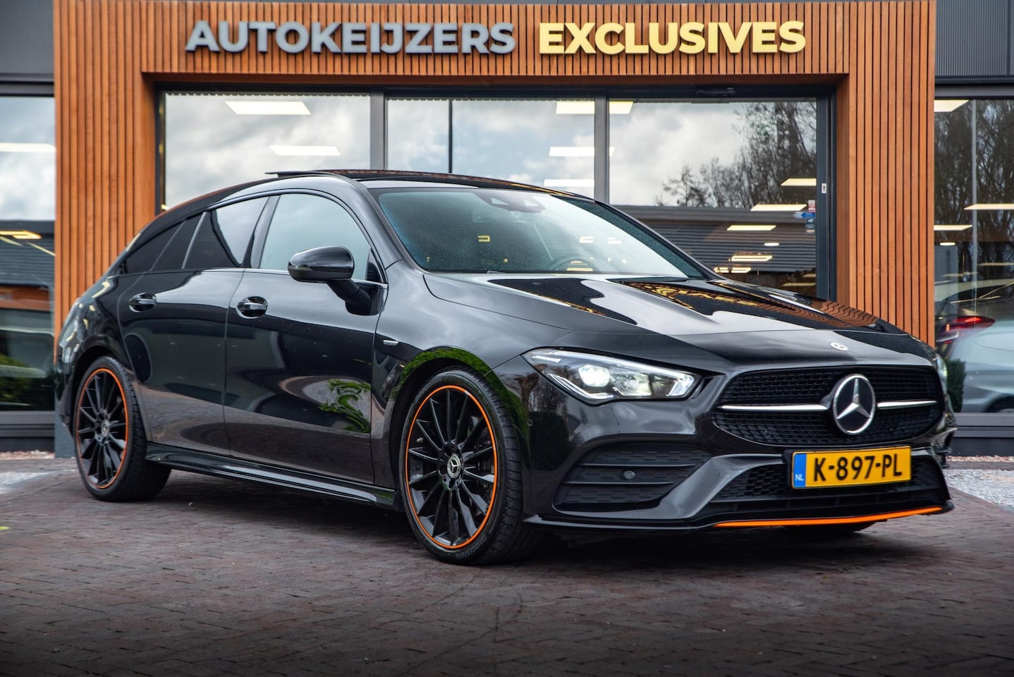 Mercedes-Benz CLA-klasse Shooting Brake - 200 d AMG Edition 1 Orange Panoramadak - AutoWereld.nl