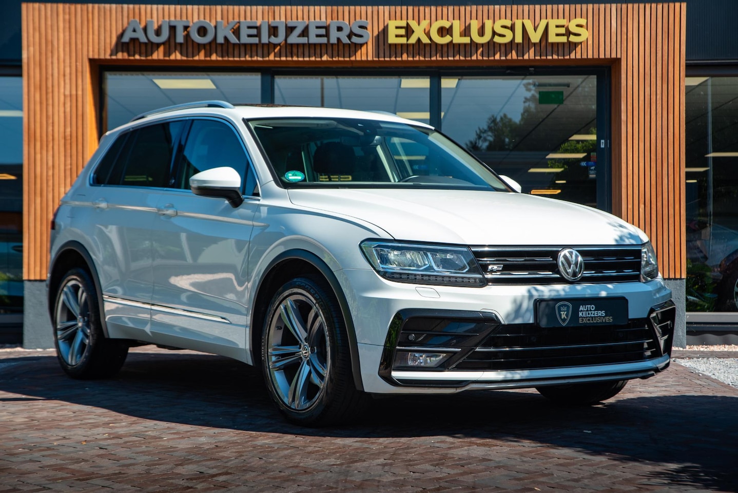 Volkswagen Tiguan - 2.0 TDI Highline Business R 4Motion Panoramadak Stoelverw. - AutoWereld.nl