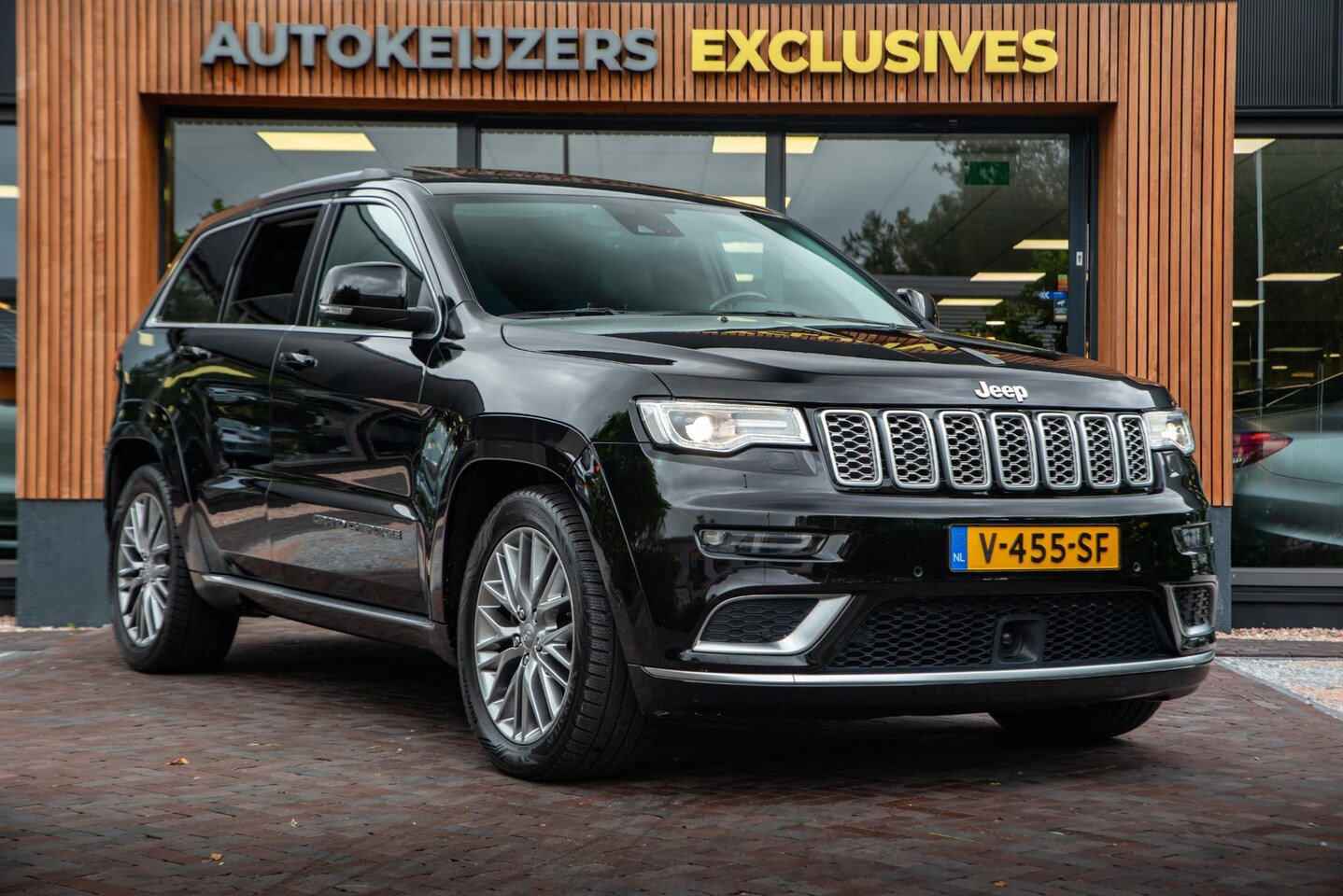 Jeep Grand Cherokee - 3.0 CRD Summit Panodak Navigatie Camera Cruise Leer Memory GRIJS KENTEKEN! - AutoWereld.nl