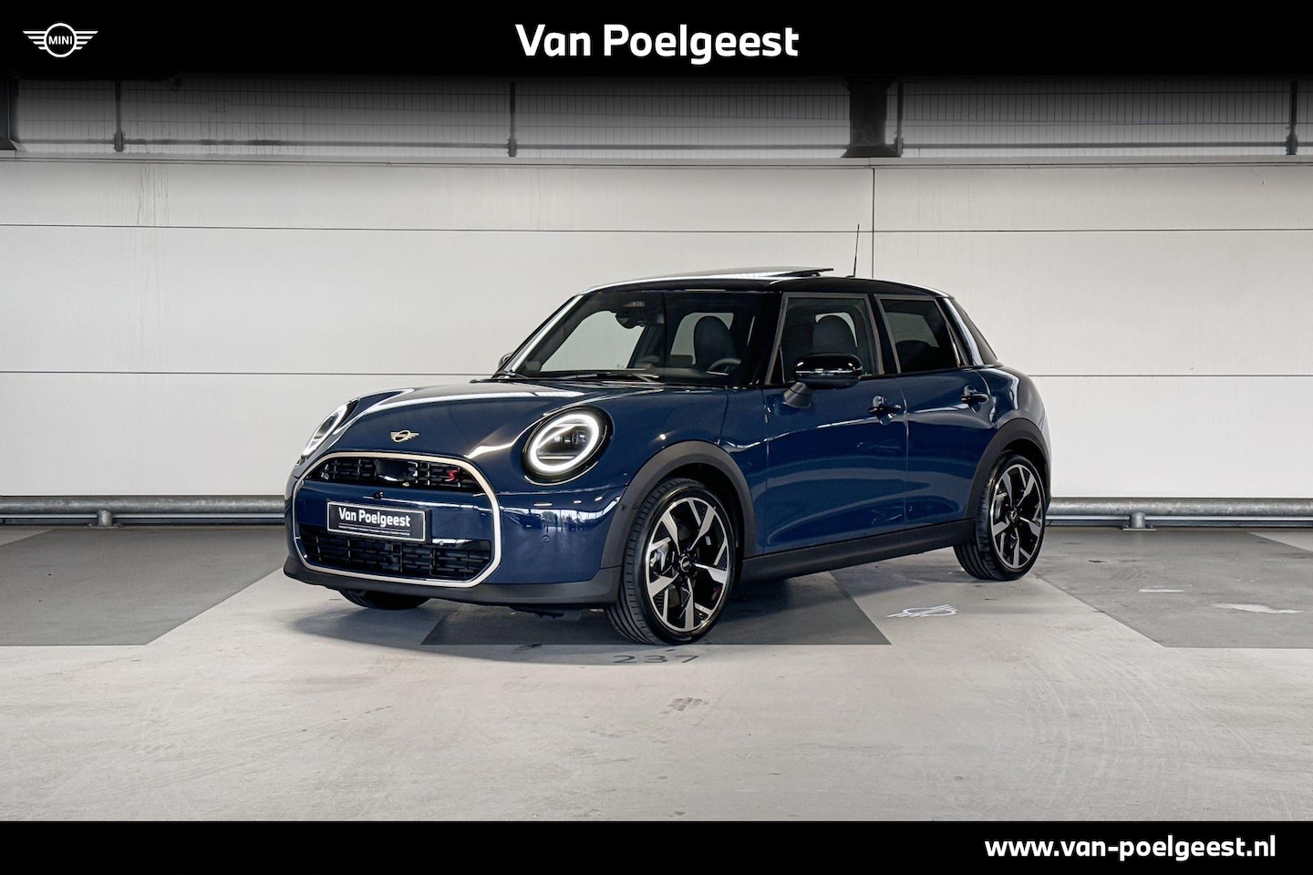 MINI Cooper - 5-deurs 2.0 Cooper S Favoured | Pakket XL | Dak en spiegelkappen in Jetblack - AutoWereld.nl