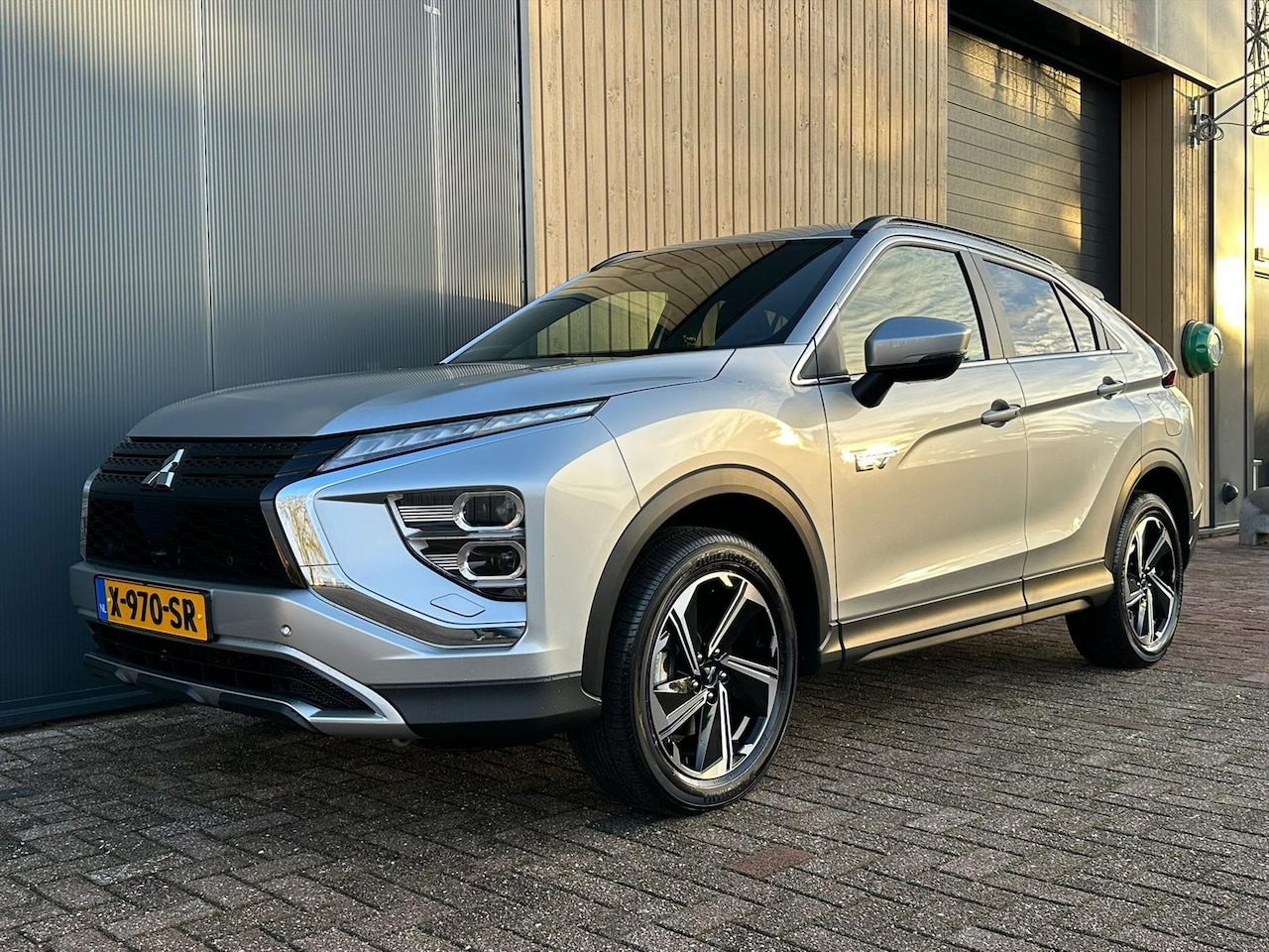 Mitsubishi Eclipse Cross - 2.4 PHEV Intense+ | Carplay | Navigatie | Stoelverwarming | Climate Control | LED Koplampe - AutoWereld.nl