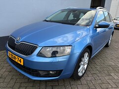 Skoda Octavia Combi - 1.4 TSI Greentech Elegance Businessline Automaat - 1e Eigenaar - Keyless Entry & Start