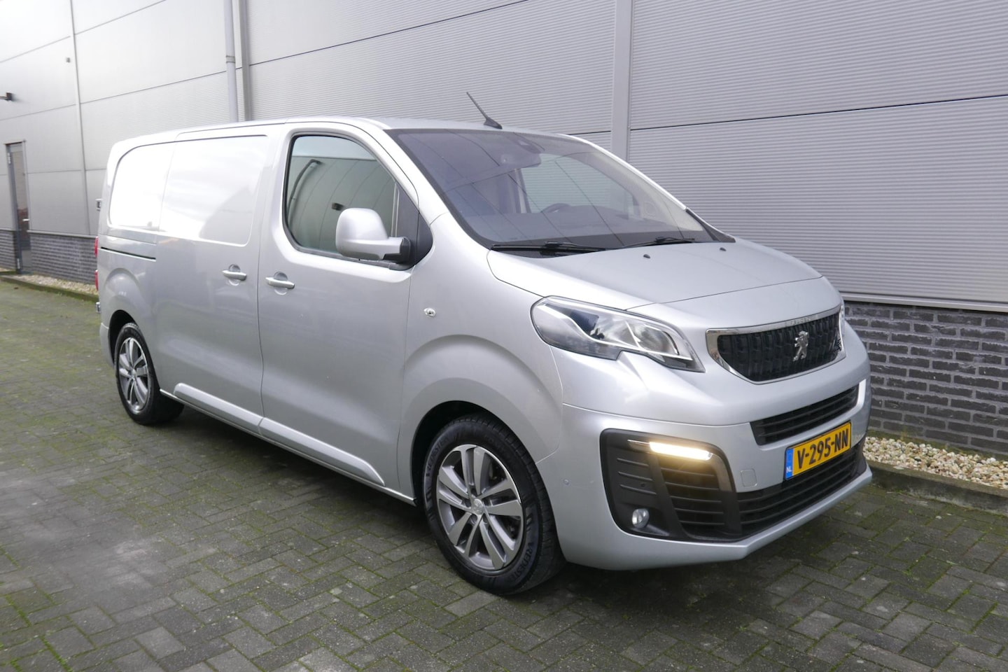 Peugeot Expert - 227S 2.0 BlueHDI 180 Premium Pack 227S 2.0 BlueHDI 180 Premium Pack - AutoWereld.nl