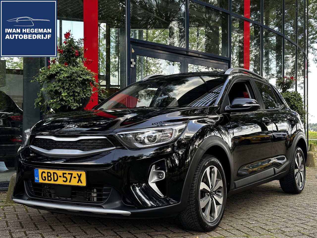 Kia Stonic - 1.0 T-GDi 120PK DynamicLine AUTOMAAT | Navi via Smartphone | CarPlay | Parkeersensoren | C - AutoWereld.nl