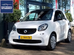 Smart Fortwo - EQ Essential 18 kWh | Navigatie | Panodak | Climate Control