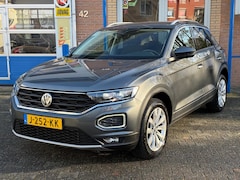 Volkswagen T-Roc - 1.5 TSI Style Business|Zeer lage km.+NAP|BTW-auto|Trekhaak|Stoelverwarming|Parkeersensoren