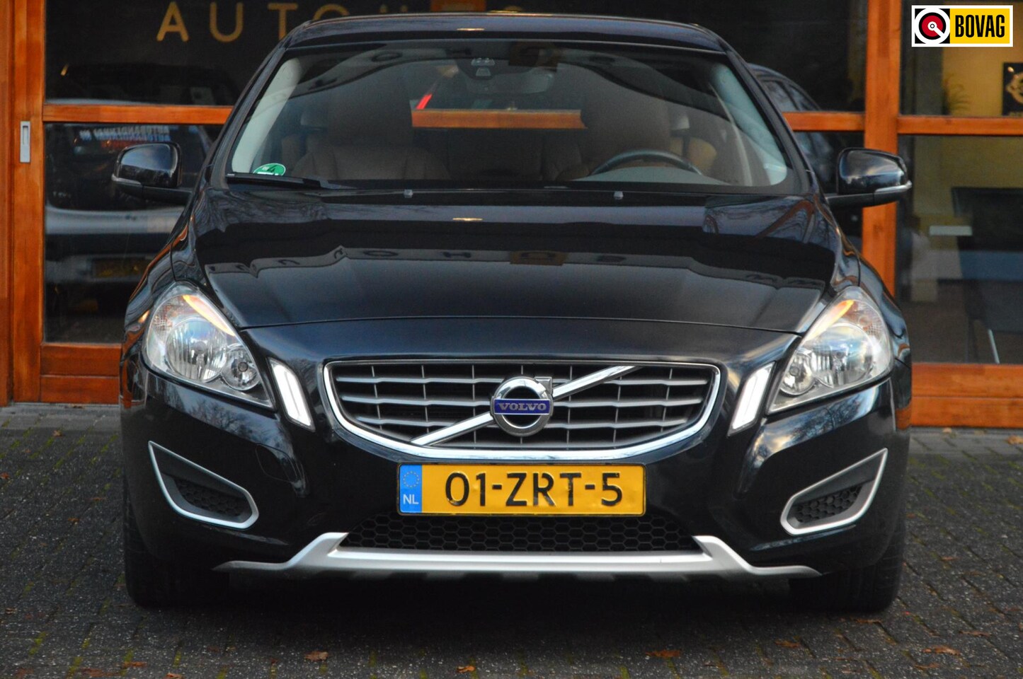 Volvo V60 - T3 | Trekhaak 1600KG | Luxe Leer | Start\Stop | Telefoon verbinding | - AutoWereld.nl