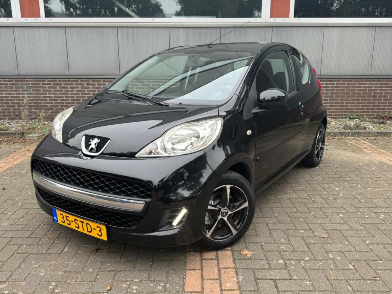 Peugeot 107 - 1.0-12V XS 1.0-12V XS - AutoWereld.nl