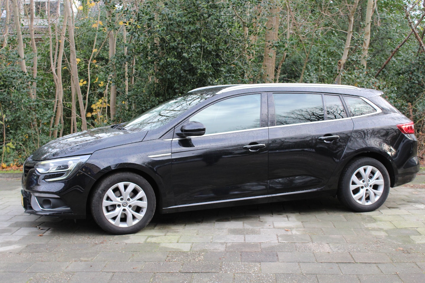 Renault Mégane Estate - 1.3 TCe Limited zwart, navigatie clima cruise - AutoWereld.nl