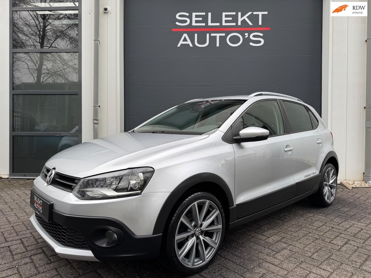 Volkswagen Polo - 1.2 TSI Cross 105 Pk Xenon/LED/Cruise/Climate/Trekhaak/Navigatie/17 Inch/Stoelverwarming/A - AutoWereld.nl