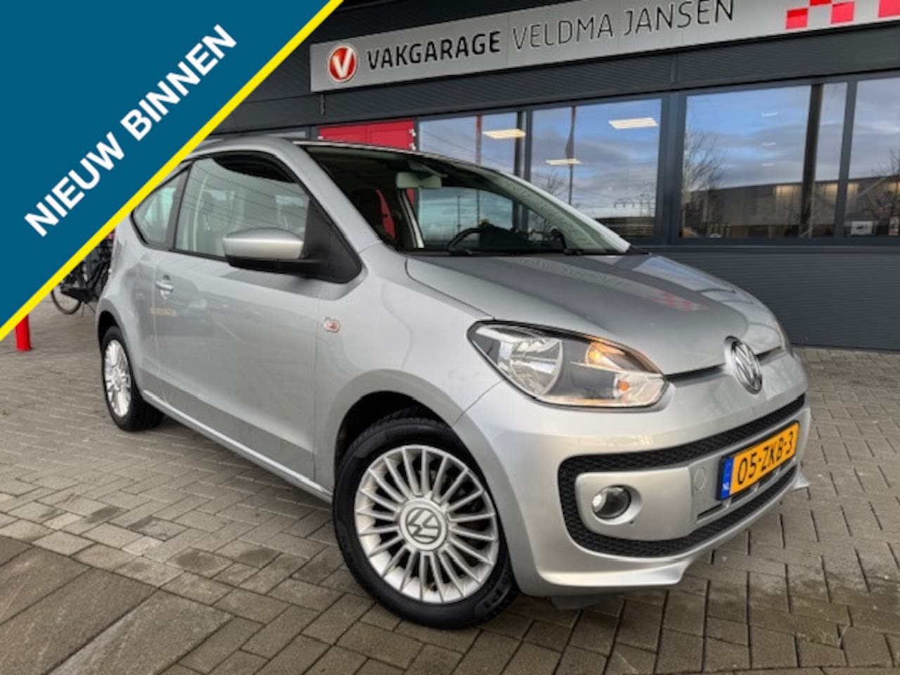 Volkswagen Up! - 1.0 HIGH UP! BLUEMOTION + AIRCO/LMV - AutoWereld.nl