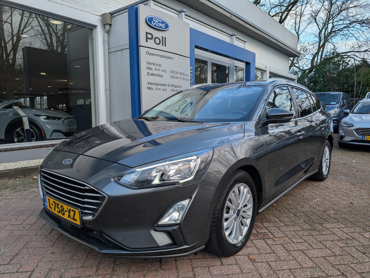 Ford Focus Wagon - 125pk EcoBoost Hybrid Titanium Camera Winter Pack Navi Wagon Dealeronderhouden - AutoWereld.nl