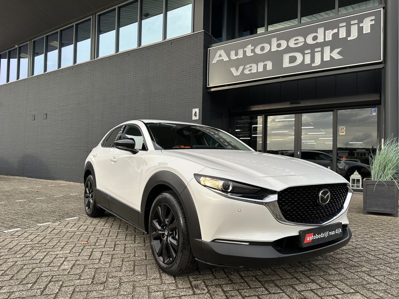 Mazda CX-30 - 2.0 Hybrid Homura Navi Camera El.Klep 18Inch - AutoWereld.nl