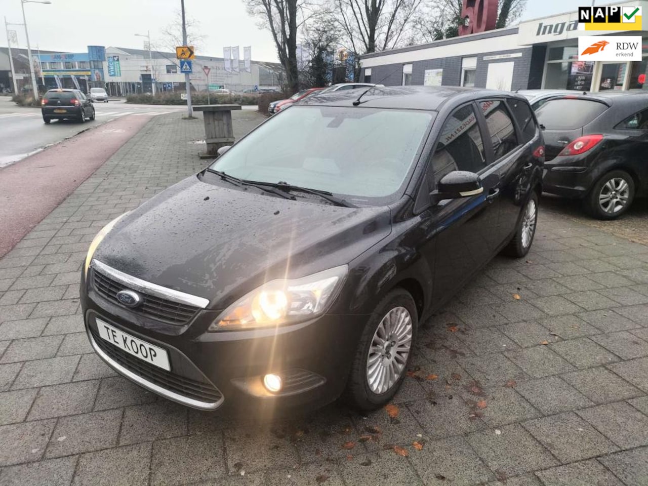 Ford Focus Wagon - 1.6 Titanium! STIJLVOLLE EN RUIME GEZINSAUTO! - AutoWereld.nl