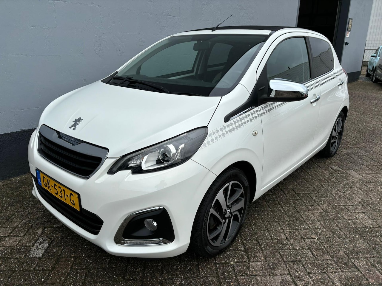 Peugeot 108 - 1.0 e-VTi Première Top - Panorama Dak - AutoWereld.nl