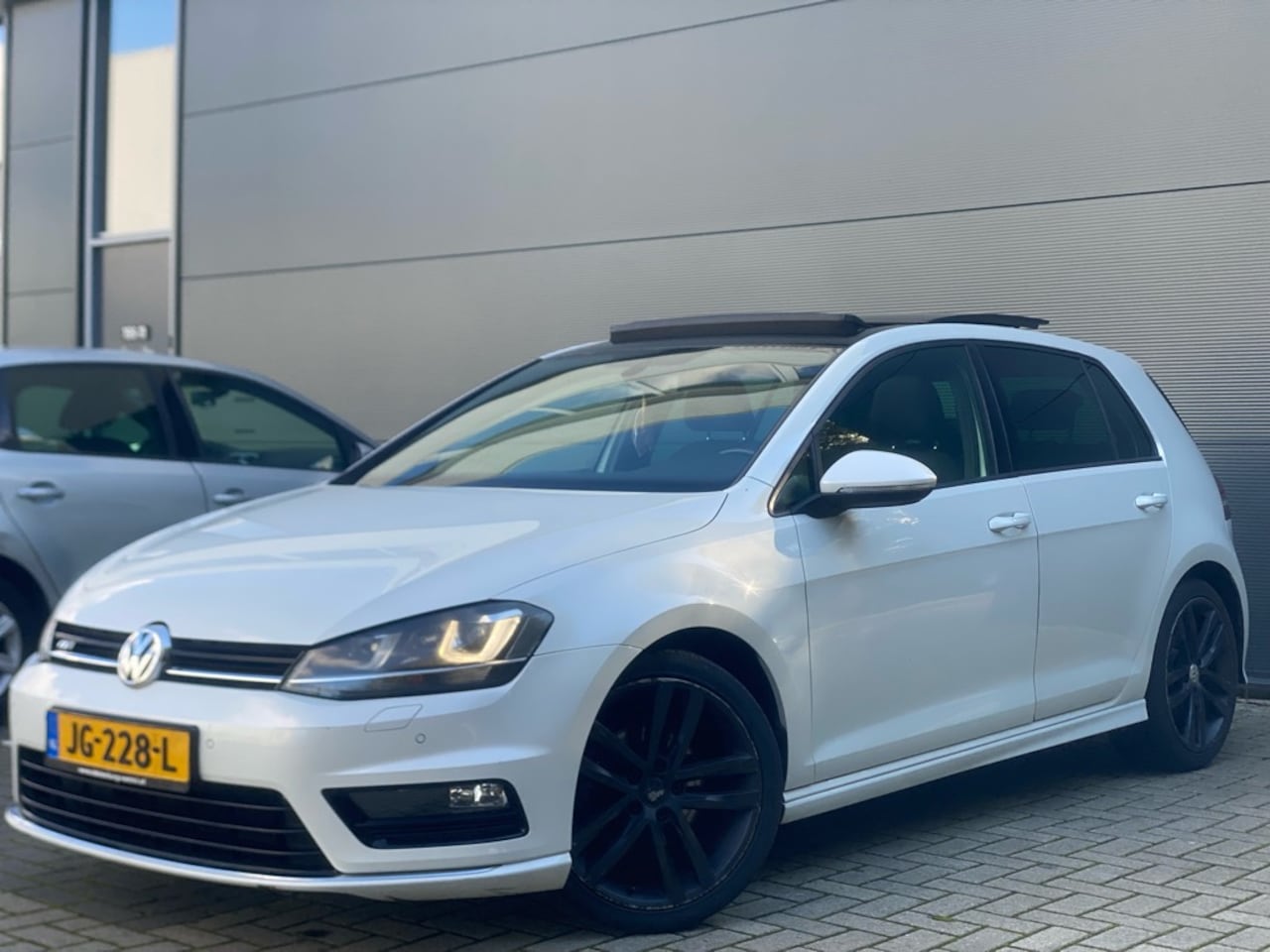 Volkswagen Golf - 1.4 TSI ACT 3x R-line 5DRS | DSG | PANO | XENON | CLIMA | CRUISE - AutoWereld.nl