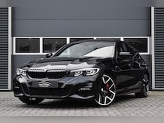 BMW 3-serie - 318i / M-PAKKET / SCHUIFDAK / LED / CAMERA / SFEERVERLICHTING / SHADOWLINE / 20" / NL AUTO