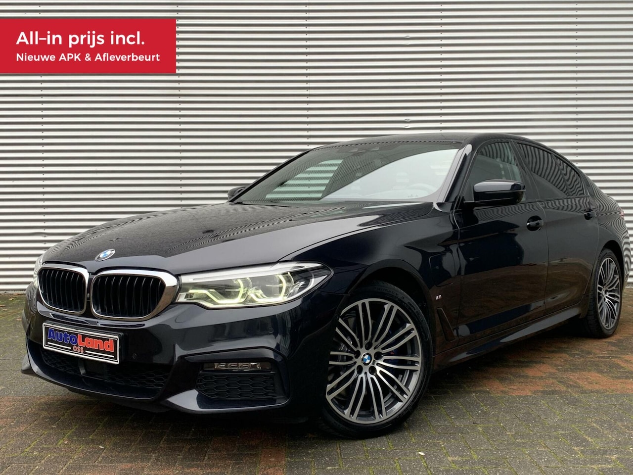 BMW 5-serie - 530e xDrive M-Sport Shadow Head-Up 360 Camera 19 Carplay Sfeerverlichting Eerste eigenaar - AutoWereld.nl