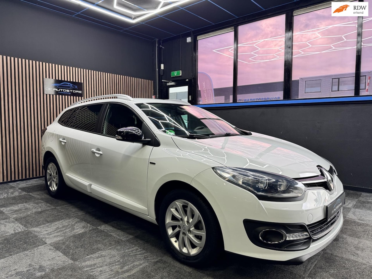 Renault Mégane Estate - 1.2 TCe Limited 1e Eig Navi Cruise pdc Stoelverw 102000km!! - AutoWereld.nl