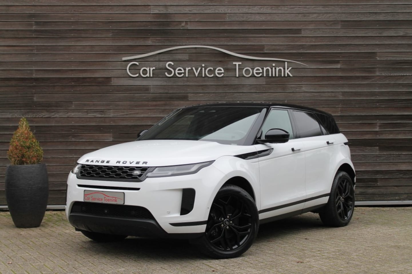 Land Rover Evoque - P300E, Digitaal Display, Black Pack! - AutoWereld.nl