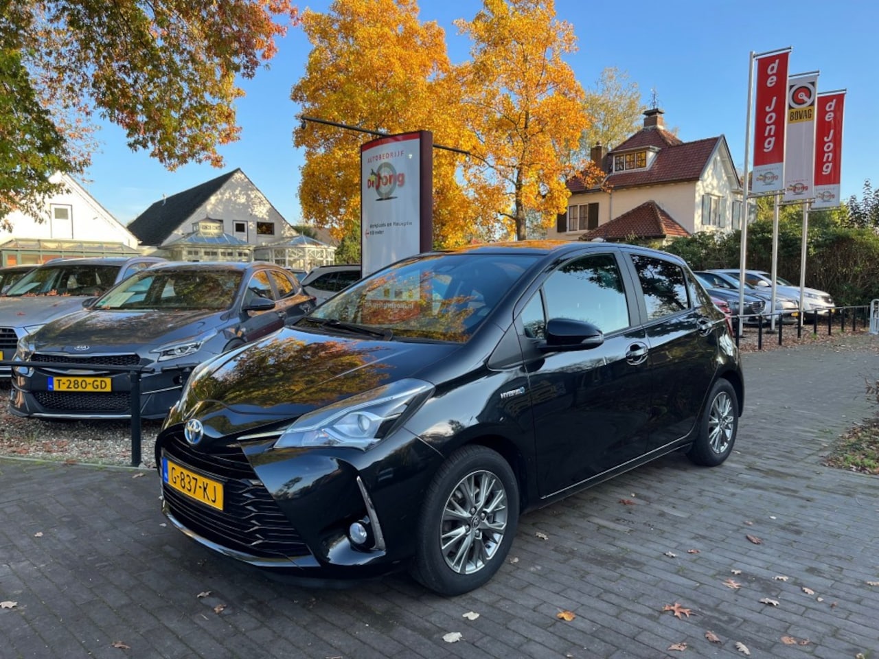 Toyota Yaris - 1.5 HYBRID DYNAMIC / NAVI-CARPLAY / CAMERA / LM-VELGEN / CRUISE - AutoWereld.nl