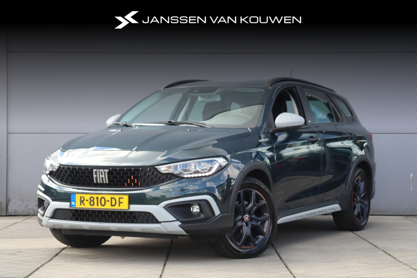 Fiat Tipo Stationwagon - Cross 1.5 Hybrid Aut. Garmin / Carplay / Camera / Adaptive Cruise - AutoWereld.nl