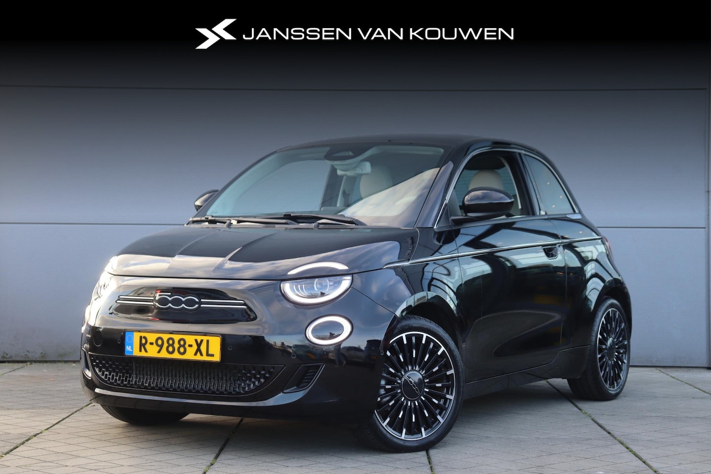 Fiat 500 - La Prima 42 kWh / Navigatie / Camera / Leder / Panoramadak / 17'' velgen - AutoWereld.nl