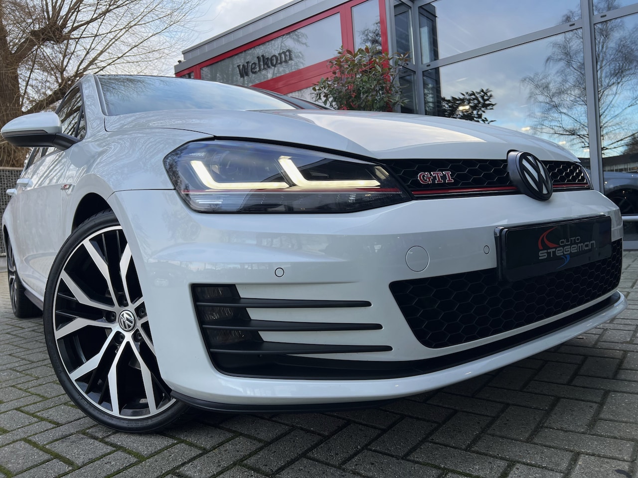 Volkswagen Golf - 2.0 TSI GTI DSG *!* PANODAK/ LED/ CAMERA/ 19 INCH/ NL AUTO *!* - AutoWereld.nl