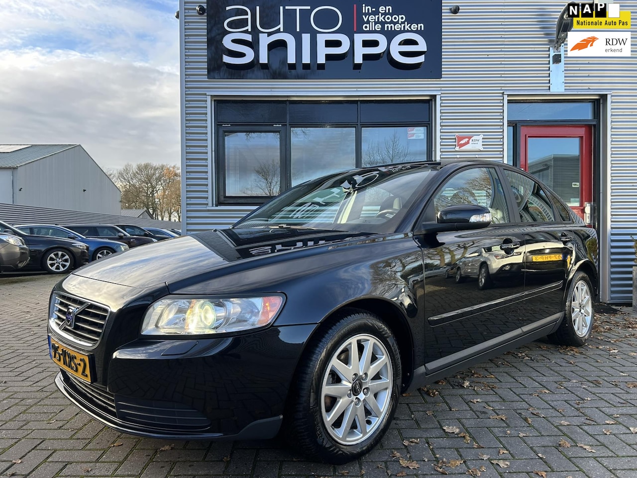 Volvo S40 - 1.8 -CLIMA-STOELVERWARMING-HIGH PERFORMANCE SOUND SYSTEM-TREKHAAK-PDC ACHTER-ISOFIX-NETTE - AutoWereld.nl