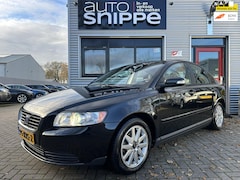 Volvo S40 - 1.8 -CLIMA-STOELVERWARMING-HIGH PERFORMANCE SOUND SYSTEM-TREKHAAK-PDC ACHTER-ISOFIX-NETTE