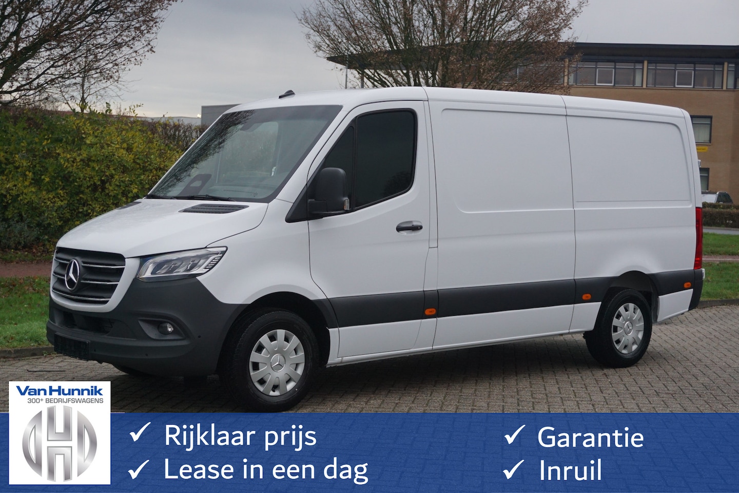 Mercedes-Benz Sprinter - 317CDI Pro L2H1 10.25" Mbux Navi, Cam, Gev. Stoel, 3.5T Trekhaak, LED!! NR. R547** - AutoWereld.nl