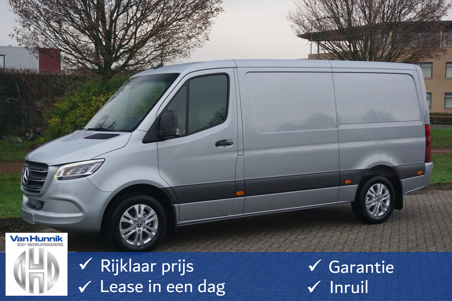 Mercedes-Benz Sprinter - 319CDI Select L2H1 10.25" Mbux, ACC, LED, 3.5T Trekhaak, 17" LM!! NR. R000 - AutoWereld.nl