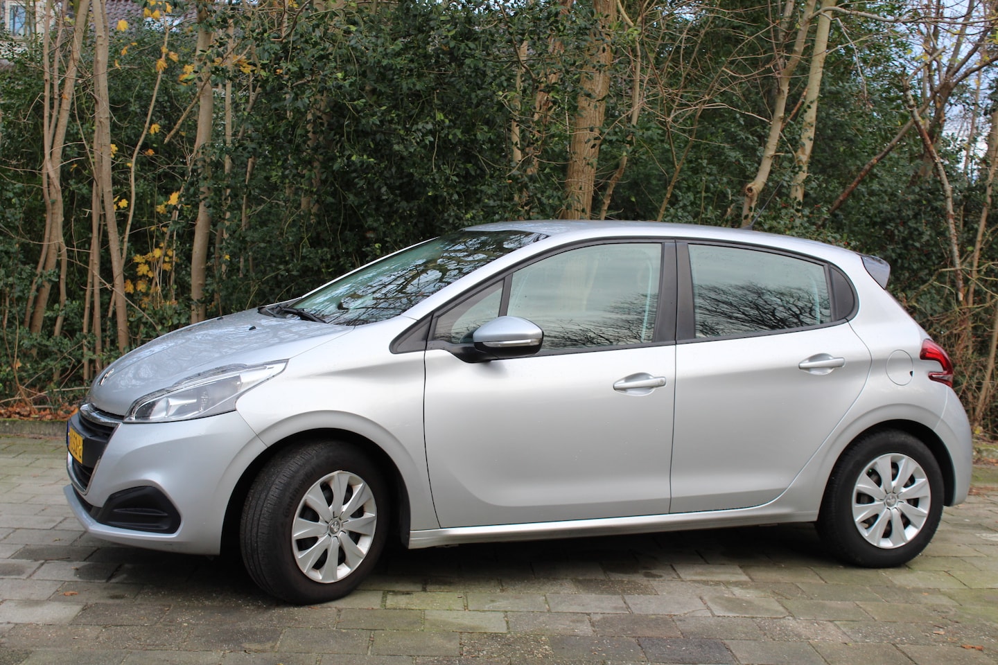 Peugeot 208 - 1.2 PureTech Active airco cruise navigatie - AutoWereld.nl