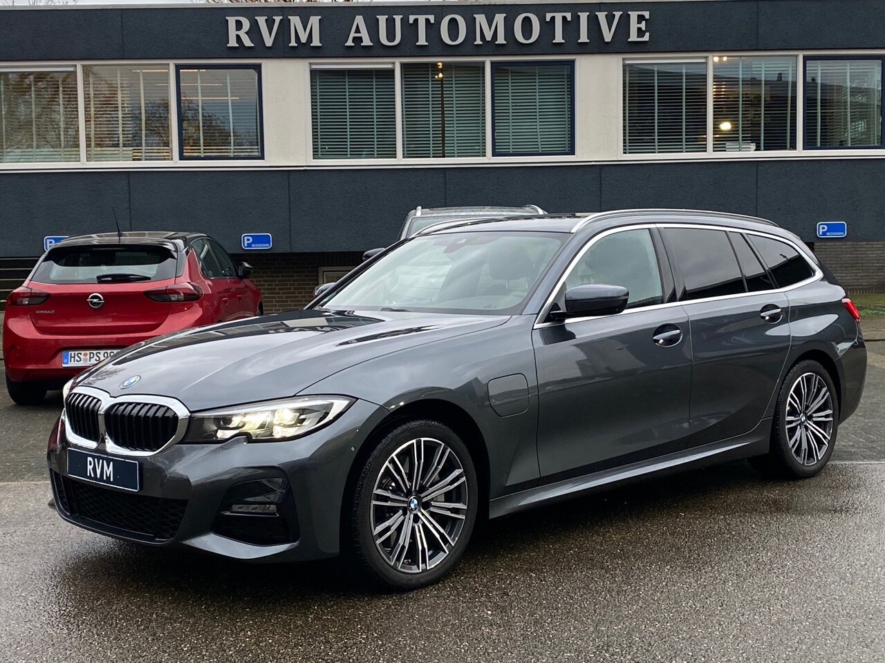 BMW 3-serie Touring - 330e M-SPORT | LEDER | 360 CAMERA | DEALER ONDERHOUDEN | RIJKLAARPRIJS INCL. 12 MND. BOVAG - AutoWereld.nl