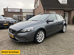 Volvo V40 - 1.6 T4 Momentum Aut. 180pk Navigatie LED Org. Nederlands