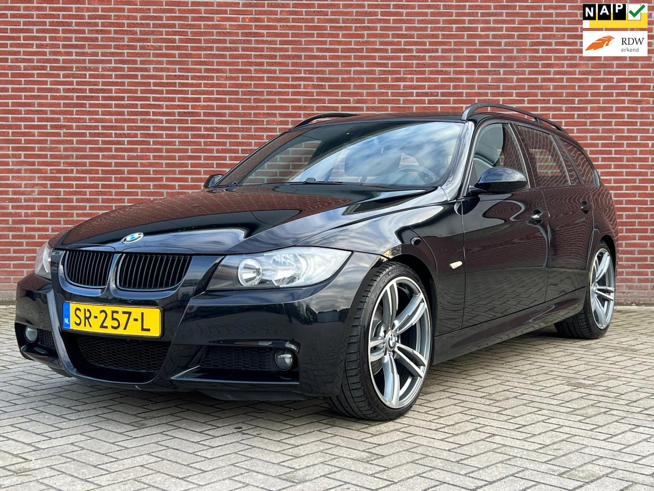 BMW 3-serie Touring - 318i / Touring / Airco / Cruise control / M-pakket - AutoWereld.nl