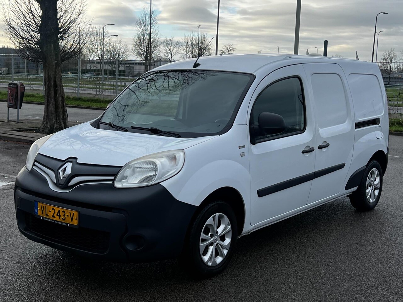 Renault Kangoo Express - 1.5 dCi 110 Express Maxi Black Edition S&S NAVI - AutoWereld.nl