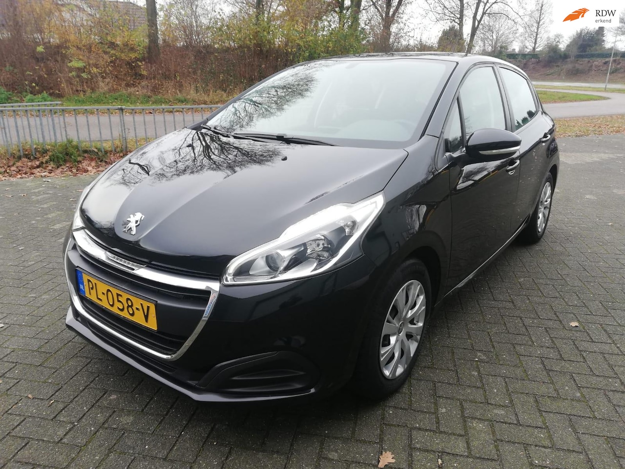 Peugeot 208 - 1.2 PureTech Active heel mooi gr.beurt automaat - AutoWereld.nl