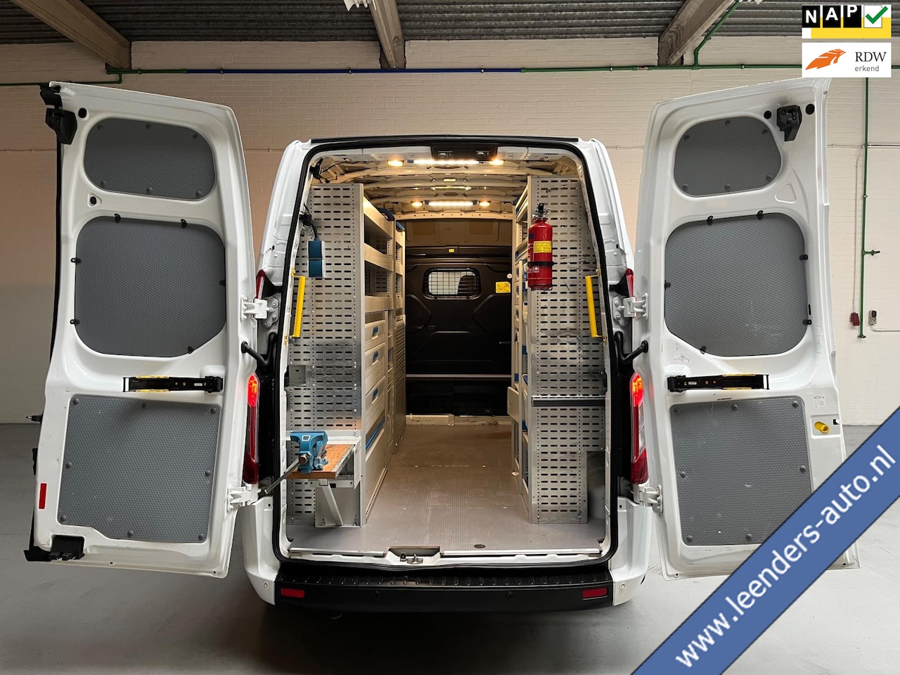 Ford Transit Custom - SERVICEWAGEN LANG / HOOG 320 2.0 TDCI EURO6 L2H2 3PERSOONS, TREND SORTIMO KASTEN V230 OMVO - AutoWereld.nl