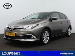 Toyota Auris - 1.2T Executive | Navigatie | Parkeerhulp | Verwarmde voorstoelen |