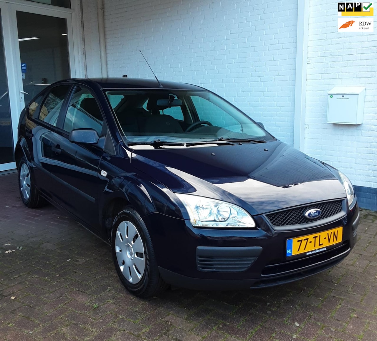 Ford Focus - 1.6 16V Ambiente * 5 DRS / AIRCO / NWE APK* - AutoWereld.nl